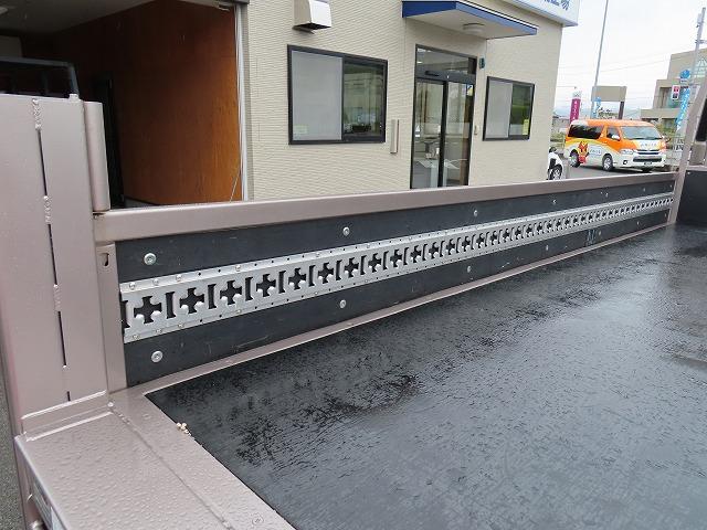 エルフトラック 2t ロング 全低床 パワーゲート 内寸-長445/幅180/高38・新明和・床板・垂直パワーゲート・昇降能力600kg・パワーゲート寸法-幅177/奥行87・アオリ3方開・セイコーラック付・150馬力ターボ(27枚目)