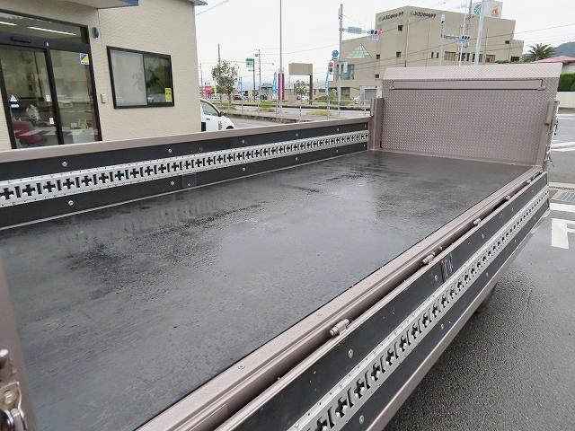 エルフトラック 2t ロング 全低床 パワーゲート 内寸-長445/幅180/高38・新明和・床板・垂直パワーゲート・昇降能力600kg・パワーゲート寸法-幅177/奥行87・アオリ3方開・セイコーラック付・150馬力ターボ(29枚目)