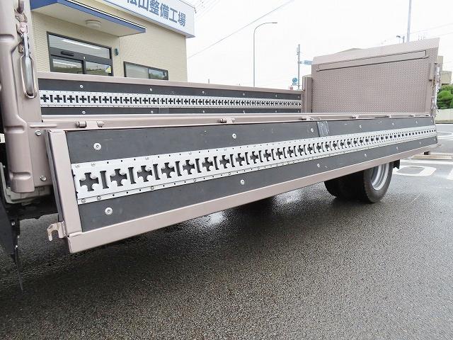 エルフトラック 2t ロング 全低床 パワーゲート 内寸-長445/幅180/高38・新明和・床板・垂直パワーゲート・昇降能力600kg・パワーゲート寸法-幅177/奥行87・アオリ3方開・セイコーラック付・150馬力ターボ(30枚目)