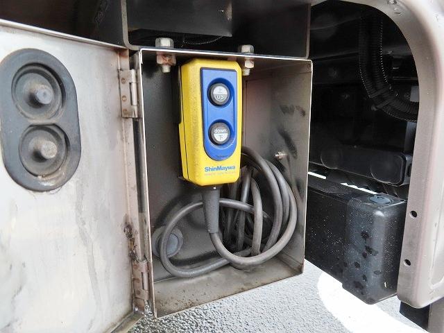 エルフトラック 2t ロング 全低床 パワーゲート 内寸-長445/幅180/高38・新明和・床板・垂直パワーゲート・昇降能力600kg・パワーゲート寸法-幅177/奥行87・アオリ3方開・セイコーラック付・150馬力ターボ(39枚目)