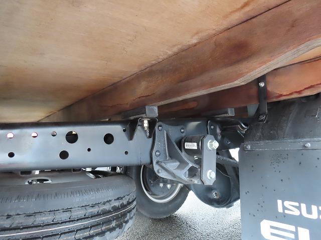 エルフトラック 2t ロング 全低床 パワーゲート 内寸-長445/幅180/高38・新明和・床板・垂直パワーゲート・昇降能力600kg・パワーゲート寸法-幅177/奥行87・アオリ3方開・セイコーラック付・150馬力ターボ(45枚目)