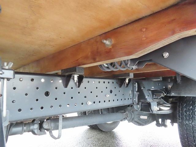 エルフトラック 2t ロング 全低床 パワーゲート 内寸-長445/幅180/高38・新明和・床板・垂直パワーゲート・昇降能力600kg・パワーゲート寸法-幅177/奥行87・アオリ3方開・セイコーラック付・150馬力ターボ(46枚目)