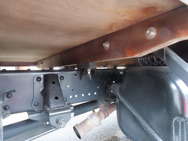 エルフトラック 2t ロング 全低床 パワーゲート 内寸-長445/幅180/高38・新明和・床板・垂直パワーゲート・昇降能力600kg・パワーゲート寸法-幅177/奥行87・アオリ3方開・セイコーラック付・150馬力ターボ(49枚目)