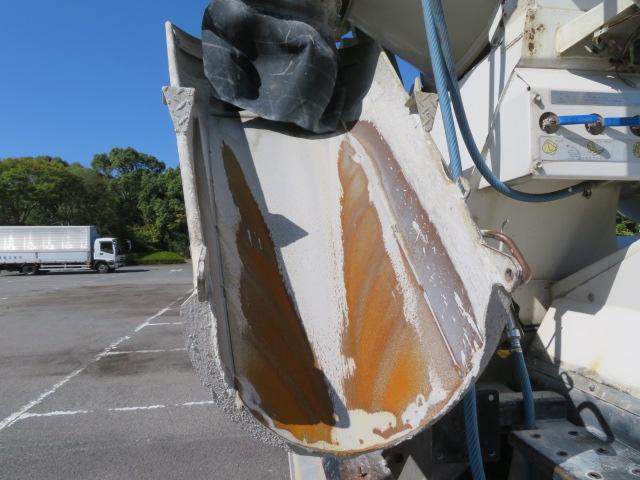 ギガ 9.78t コンクリートミキサー カヤバ・混合容量4.4立米・ドラム容量8.7立米・ホッパー開閉装置・リア2軸2デフ・330馬力ターボ(37枚目)