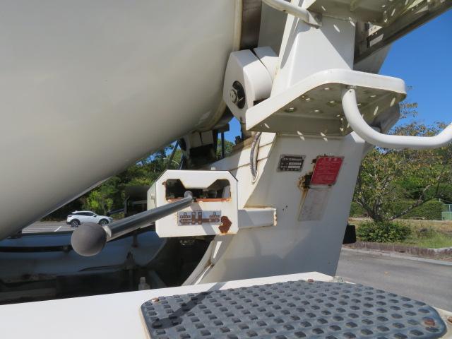 ギガ 9.78t コンクリートミキサー カヤバ・混合容量4.4立米・ドラム容量8.7立米・ホッパー開閉装置・リア2軸2デフ・330馬力ターボ(38枚目)