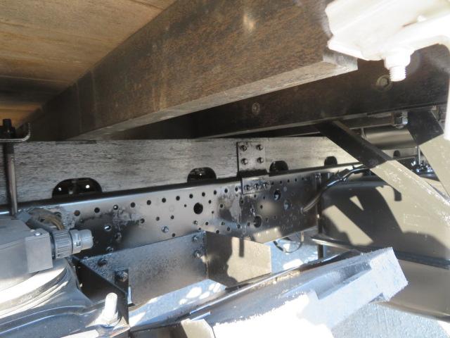 フォワード 2.4t 4段ラジコンフックイン 内寸-長541/幅216/高40・ユニック・床板・2.93t吊り・ML(モーメントリミッター)警報型・アオリ3方開・ロープ穴3対・セイコーラック付・190馬力ターボ(50枚目)