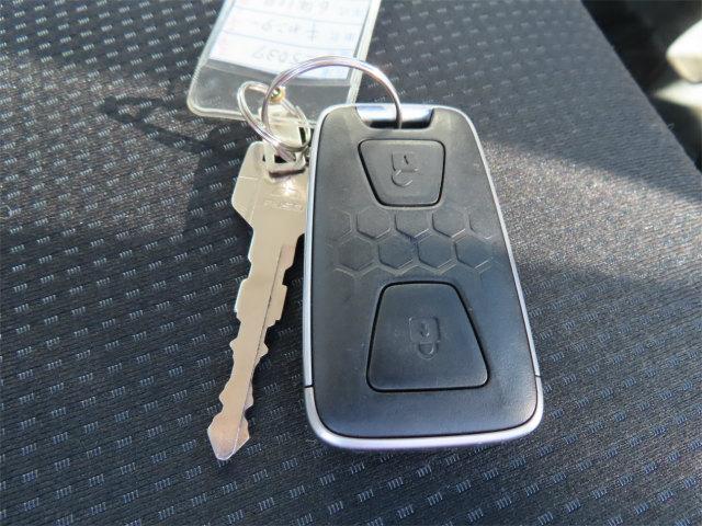 キャンター 3t ワイドロング 6段ラジコンフックイン 内寸-長370/幅207/高37・タダノ・床板・2.93t吊り・ML(モーメントリミッター)警報型・差違いジャッキ・リアジャッキ・アオリ3方開・セイコーラック付・150馬力ターボ(23枚目)