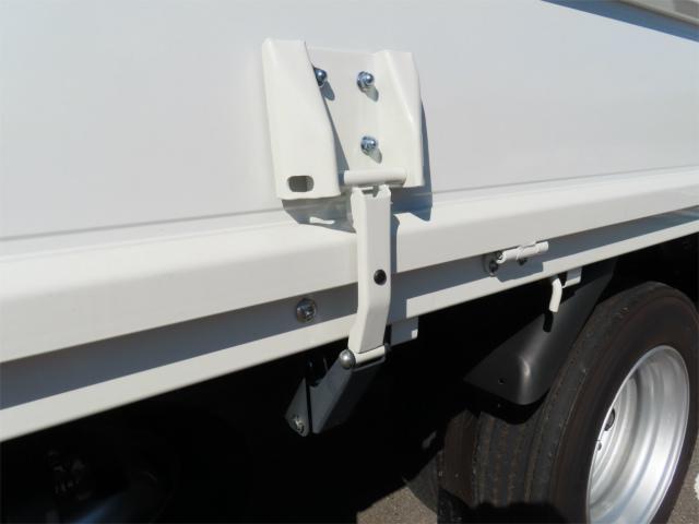 キャンター 3t ワイドロング 6段ラジコンフックイン 内寸-長370/幅207/高37・タダノ・床板・2.93t吊り・ML(モーメントリミッター)警報型・差違いジャッキ・リアジャッキ・アオリ3方開・セイコーラック付・150馬力ターボ(35枚目)