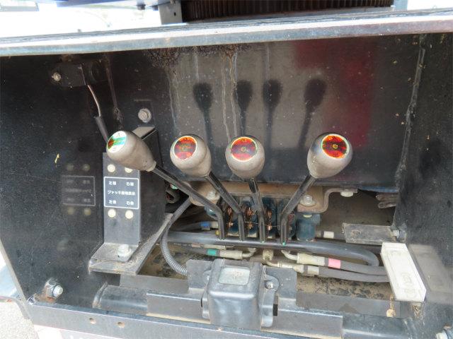 エルフトラック 11.9m 高所作業車 アイチ・バケット積載荷重200kg・パイプ製バケット・アワメーター1119時間・150馬力ターボ(31枚目)