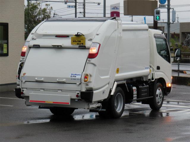 デュトロ 2t プレスパッカー 新明和・4.3立米・排出押出し式・連続スイッチ・汚水タンク・150馬力ターボ(2枚目)