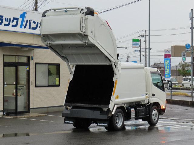 デュトロ 2t プレスパッカー 新明和・4.3立米・排出押出し式・連続スイッチ・汚水タンク・150馬力ターボ(9枚目)