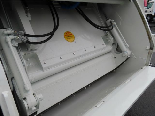 デュトロ 2t プレスパッカー 新明和・4.3立米・排出押出し式・連続スイッチ・汚水タンク・150馬力ターボ(44枚目)