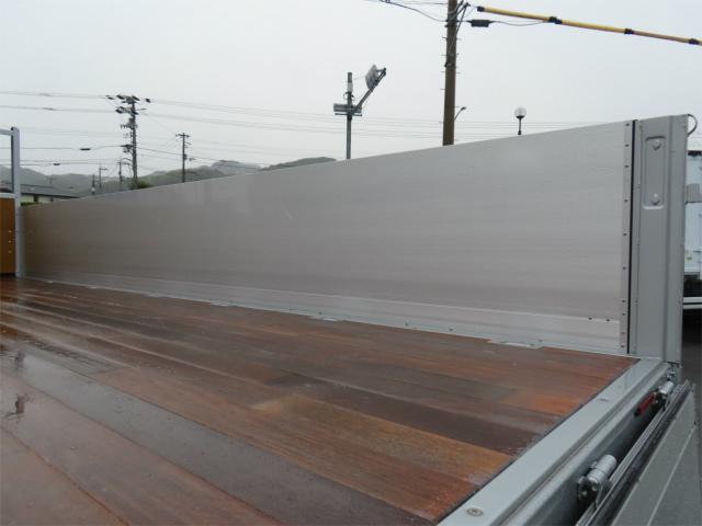 ヒノレンジャー 2.15t 4段ラジコンフックイン 内寸-長551/幅222/高68・タダノ・トランテックス・床板・落フック6対・2.93t吊り・差違いジャッキ・アルミブロック・アオリ3方開・セイコーラック付・240馬力ターボ(35枚目)