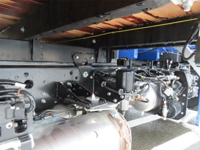 ヒノレンジャー 2.15t 4段ラジコンフックイン 内寸-長551/幅222/高68・タダノ・トランテックス・床板・落フック6対・2.93t吊り・差違いジャッキ・アルミブロック・アオリ3方開・セイコーラック付・240馬力ターボ(56枚目)