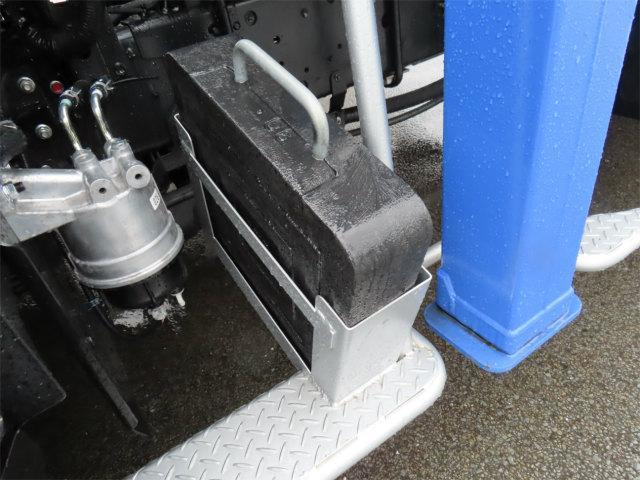 ヒノレンジャー 2.15t 4段ラジコンフックイン 内寸-長551/幅222/高68・タダノ・トランテックス・床板・落フック6対・2.93t吊り・差違いジャッキ・アルミブロック・アオリ3方開・セイコーラック付・240馬力ターボ(64枚目)