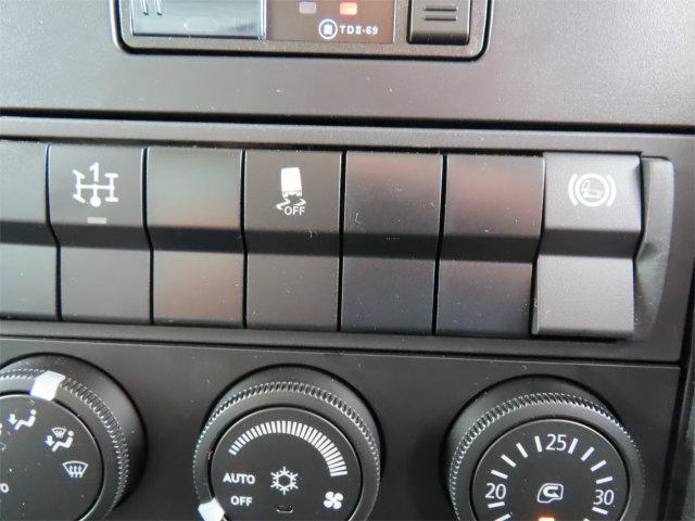 ファイター 7.5t 増トンワイド 4段ラジコンフックイン 内寸-長550/幅235/高40・タダノ・2.93t吊り・床板・落フック5対・ML(モーメントリミッター)警報型・差違いジャッキ・アルミブロック・アオリ3方開・240馬力ターボ(19枚目)