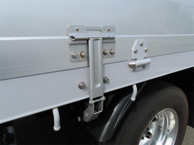 ファイター 7.5t 増トンワイド 4段ラジコンフックイン 内寸-長550/幅235/高40・タダノ・2.93t吊り・床板・落フック5対・ML(モーメントリミッター)警報型・差違いジャッキ・アルミブロック・アオリ3方開・240馬力ターボ(36枚目)