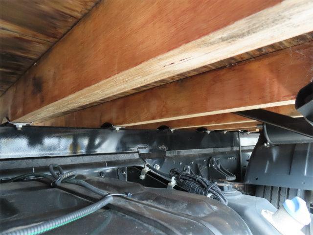 ファイター 7.5t 増トンワイド 4段ラジコンフックイン 内寸-長550/幅235/高40・タダノ・2.93t吊り・床板・落フック5対・ML(モーメントリミッター)警報型・差違いジャッキ・アルミブロック・アオリ3方開・240馬力ターボ(55枚目)