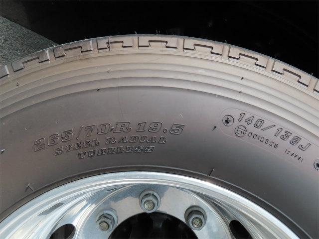 ファイター 7.5t 増トンワイド 4段ラジコンフックイン 内寸-長550/幅235/高40・タダノ・2.93t吊り・床板・落フック5対・ML(モーメントリミッター)警報型・差違いジャッキ・アルミブロック・アオリ3方開・240馬力ターボ(61枚目)