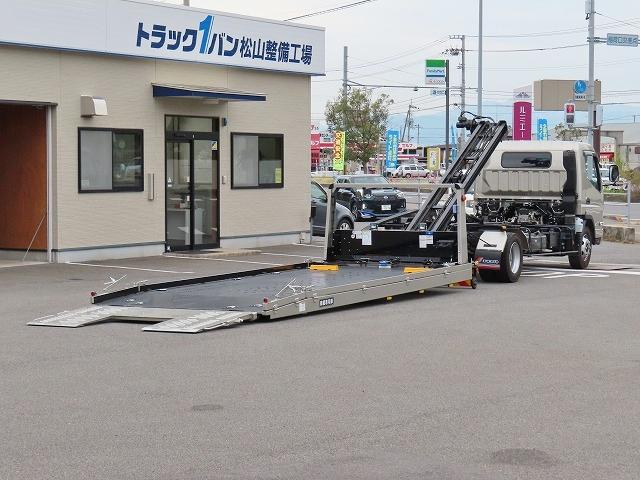 キャンター ３ｔ　ワイド超ロング　セルフローダー　内寸－長５７０／幅２０８／高８・極東・床縞鉄・内フック７対・ラジコン・ウインチ・フラトップ・オートマ車・１７５馬力ターボ（9枚目）