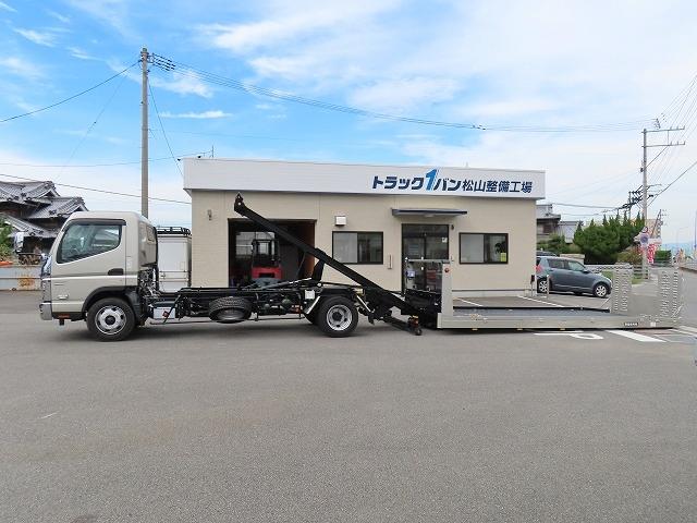 キャンター ３ｔ　ワイド超ロング　セルフローダー　内寸－長５７０／幅２０８／高８・極東・床縞鉄・内フック７対・ラジコン・ウインチ・フラトップ・オートマ車・１７５馬力ターボ（10枚目）