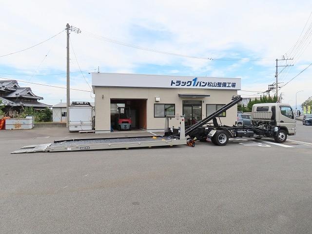 キャンター ３ｔ　ワイド超ロング　セルフローダー　内寸－長５７０／幅２０８／高８・極東・床縞鉄・内フック７対・ラジコン・ウインチ・フラトップ・オートマ車・１７５馬力ターボ（11枚目）