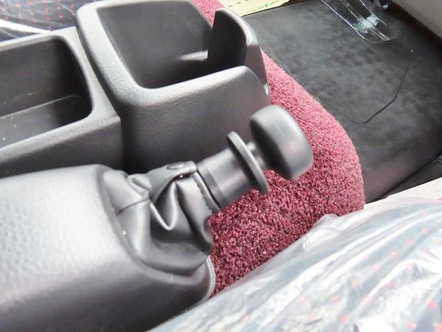 キャンター ３ｔ　ワイド超ロング　セルフローダー　内寸－長５７０／幅２０８／高８・極東・床縞鉄・内フック７対・ラジコン・ウインチ・フラトップ・オートマ車・１７５馬力ターボ（25枚目）