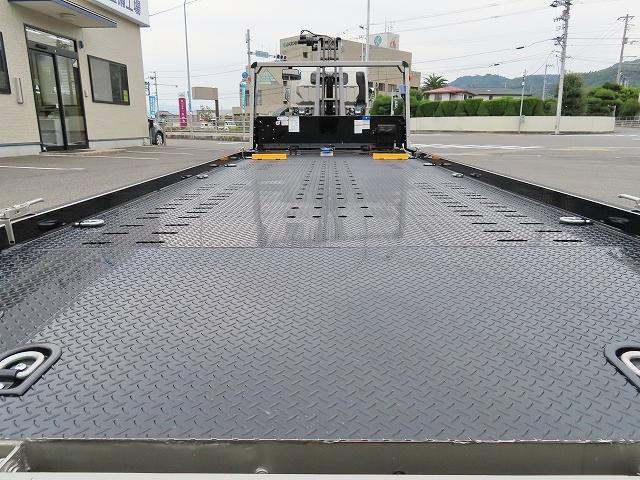 キャンター ３ｔ　ワイド超ロング　セルフローダー　内寸－長５７０／幅２０８／高８・極東・床縞鉄・内フック７対・ラジコン・ウインチ・フラトップ・オートマ車・１７５馬力ターボ（34枚目）