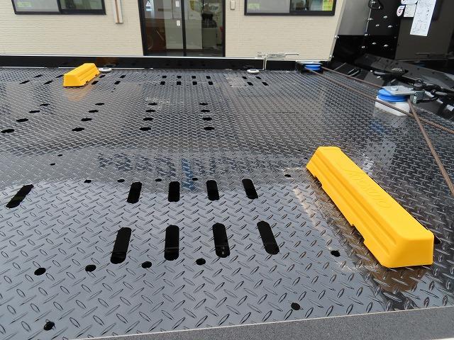 キャンター ３ｔ　ワイド超ロング　セルフローダー　内寸－長５７０／幅２０８／高８・極東・床縞鉄・内フック７対・ラジコン・ウインチ・フラトップ・オートマ車・１７５馬力ターボ（36枚目）