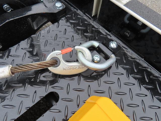 キャンター ３ｔ　ワイド超ロング　セルフローダー　内寸－長５７０／幅２０８／高８・極東・床縞鉄・内フック７対・ラジコン・ウインチ・フラトップ・オートマ車・１７５馬力ターボ（37枚目）