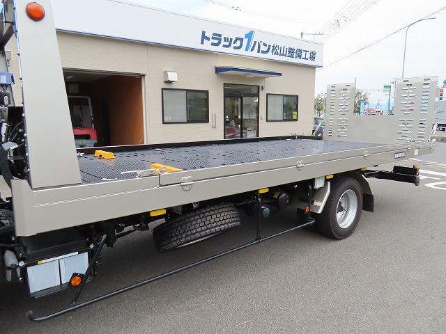 キャンター ３ｔ　ワイド超ロング　セルフローダー　内寸－長５７０／幅２０８／高８・極東・床縞鉄・内フック７対・ラジコン・ウインチ・フラトップ・オートマ車・１７５馬力ターボ（39枚目）