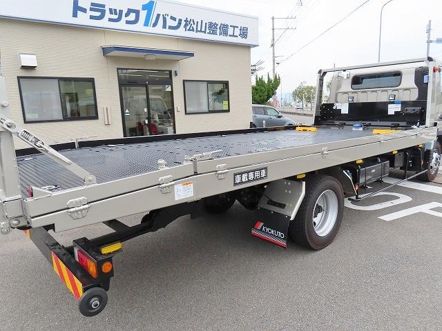 キャンター ３ｔ　ワイド超ロング　セルフローダー　内寸－長５７０／幅２０８／高８・極東・床縞鉄・内フック７対・ラジコン・ウインチ・フラトップ・オートマ車・１７５馬力ターボ（40枚目）