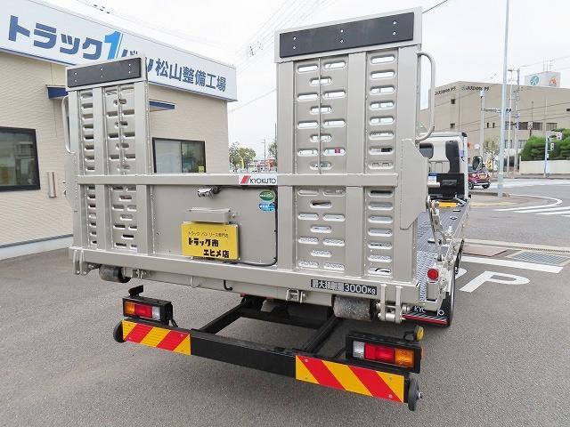 キャンター ３ｔ　ワイド超ロング　セルフローダー　内寸－長５７０／幅２０８／高８・極東・床縞鉄・内フック７対・ラジコン・ウインチ・フラトップ・オートマ車・１７５馬力ターボ（42枚目）
