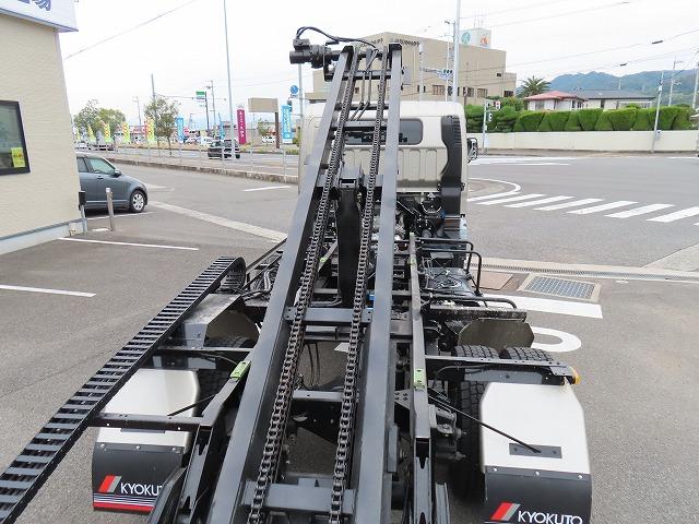 キャンター ３ｔ　ワイド超ロング　セルフローダー　内寸－長５７０／幅２０８／高８・極東・床縞鉄・内フック７対・ラジコン・ウインチ・フラトップ・オートマ車・１７５馬力ターボ（44枚目）