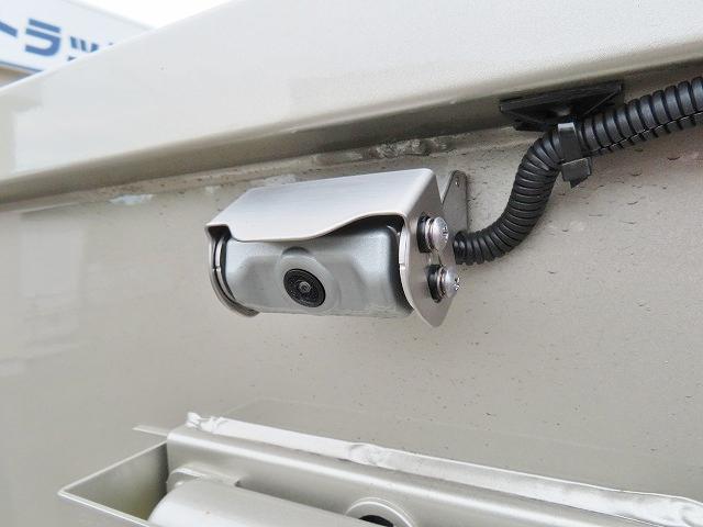 キャンター ３ｔ　ワイド超ロング　セルフローダー　内寸－長５７０／幅２０８／高８・極東・床縞鉄・内フック７対・ラジコン・ウインチ・フラトップ・オートマ車・１７５馬力ターボ（50枚目）