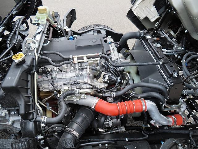 キャンター ３ｔ　ワイド超ロング　セルフローダー　内寸－長５７０／幅２０８／高８・極東・床縞鉄・内フック７対・ラジコン・ウインチ・フラトップ・オートマ車・１７５馬力ターボ（53枚目）