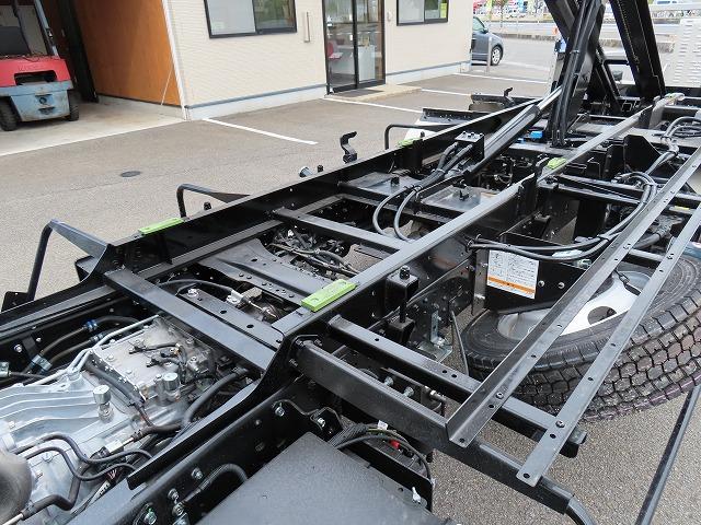 キャンター ３ｔ　ワイド超ロング　セルフローダー　内寸－長５７０／幅２０８／高８・極東・床縞鉄・内フック７対・ラジコン・ウインチ・フラトップ・オートマ車・１７５馬力ターボ（65枚目）