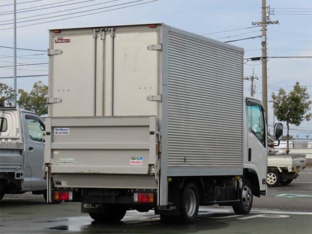 エルフトラック ２ｔ　全低床　ドライバン　パワーゲート　内寸－長３２２／幅１７８／高２０３・新明和・床板・ラッシング２段・リア観音開・垂直パワーゲート・昇降能力６００ｋｇ・門口－幅１７６／高１９８・オートマ車・１５０馬力ターボ・メンテナンスノート無し（2枚目）