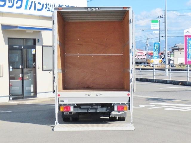 エルフトラック ２ｔ　１０尺　ドライバン　パワーゲート　内寸－長３２２／幅１７８／高２０３・新明和・床板・ラッシング２段・リア観音開・垂直パワーゲート・昇降能力６００ｋｇ・門口－幅１７６／高１９８・オートマ車・１５０馬力ターボ（8枚目）