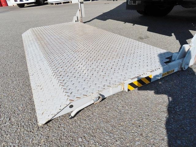 エルフトラック ２ｔ　１０尺　ドライバン　パワーゲート　内寸－長３２２／幅１７８／高２０３・新明和・床板・ラッシング２段・リア観音開・垂直パワーゲート・昇降能力６００ｋｇ・門口－幅１７６／高１９８・オートマ車・１５０馬力ターボ（33枚目）