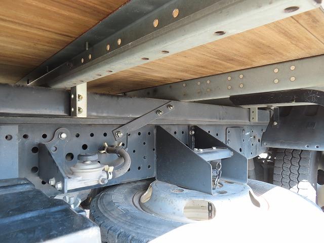 エルフトラック ２ｔ　１０尺　ドライバン　パワーゲート　内寸－長３２２／幅１７８／高２０３・新明和・床板・ラッシング２段・リア観音開・垂直パワーゲート・昇降能力６００ｋｇ・門口－幅１７６／高１９８・オートマ車・１５０馬力ターボ（45枚目）