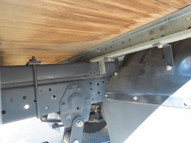 エルフトラック ２ｔ　１０尺　ドライバン　パワーゲート　内寸－長３２２／幅１７８／高２０３・新明和・床板・ラッシング２段・リア観音開・垂直パワーゲート・昇降能力６００ｋｇ・門口－幅１７６／高１９８・オートマ車・１５０馬力ターボ（47枚目）