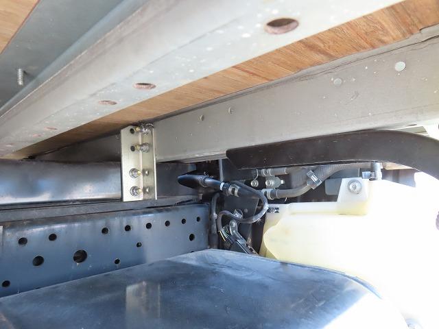 エルフトラック ２ｔ　１０尺　ドライバン　パワーゲート　内寸－長３２２／幅１７８／高２０３・新明和・床板・ラッシング２段・リア観音開・垂直パワーゲート・昇降能力６００ｋｇ・門口－幅１７６／高１９８・オートマ車・１５０馬力ターボ（49枚目）