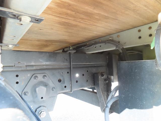 エルフトラック ２ｔ　１０尺　ドライバン　パワーゲート　内寸－長３２２／幅１７８／高２０３・新明和・床板・ラッシング２段・リア観音開・垂直パワーゲート・昇降能力６００ｋｇ・門口－幅１７６／高１９８・オートマ車・１５０馬力ターボ（50枚目）