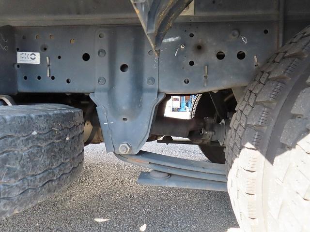 エルフトラック ２ｔ　１０尺　ドライバン　パワーゲート　内寸－長３２２／幅１７８／高２０３・新明和・床板・ラッシング２段・リア観音開・垂直パワーゲート・昇降能力６００ｋｇ・門口－幅１７６／高１９８・オートマ車・１５０馬力ターボ（51枚目）