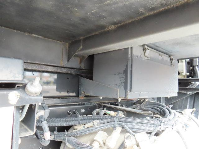 ファイター ３．３５ｔ　ダンプ　内寸－長３４０／幅２０６／高３１・新明和・電動コボレーン・２２０馬力ターボ（6枚目）