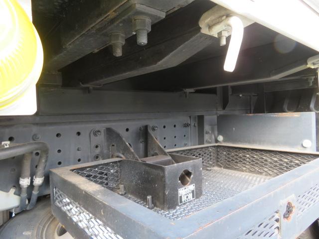 デュトロ ２ｔ　全低床　１０尺　アルミブロック　内寸－長３０９／幅１６０／高５０・床板・内フック３対・アオリ３方開・４ナンバー・１５０馬力ターボ（50枚目）