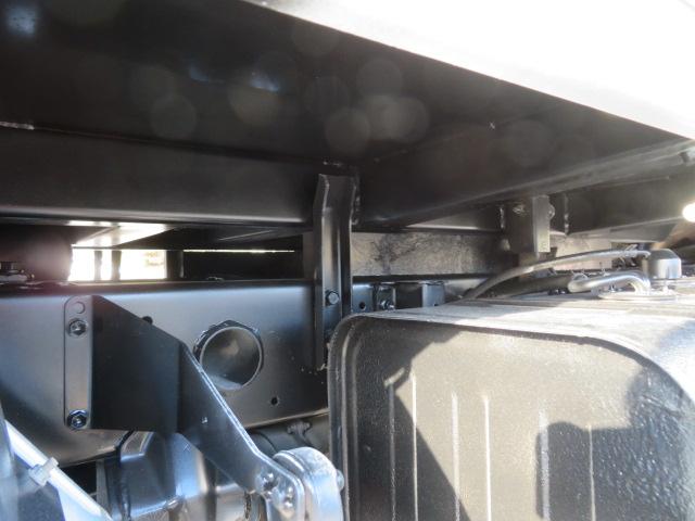 デュトロ 3t 全低床 強化ダンプ 内寸-長305/幅159/高36・新明和・アオリ3方開・4ナンバー・中間金具付・136馬力ターボ(46枚目)