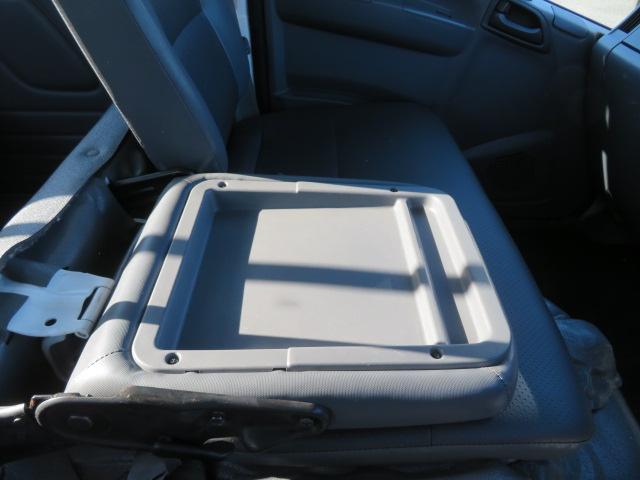 エルフトラック ２．７５ｔ　ワイドロング　Ｗキャブ　床鉄・アオリ３方開・オートマ車・７人乗り・１５０馬力ターボ（11枚目）