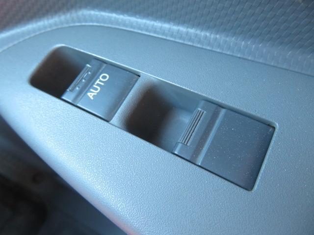 エルフトラック ２．７５ｔ　ワイドロング　Ｗキャブ　床鉄・アオリ３方開・オートマ車・７人乗り・１５０馬力ターボ（18枚目）